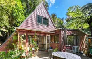 828 West Coast Road, Oratia