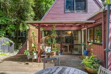 828 West Coast Road, Oratia