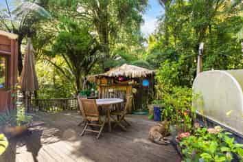 828 West Coast Road, Oratia