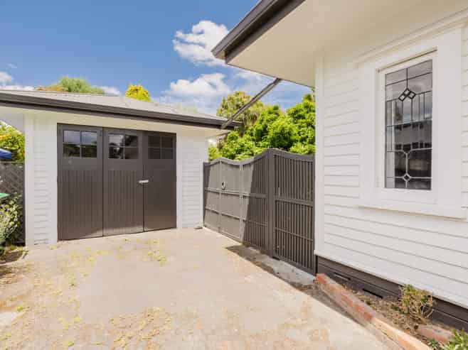 627 Nelson Street North, Mahora