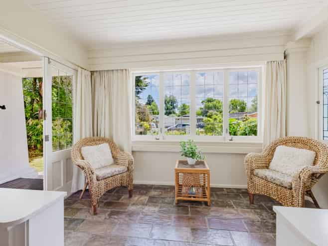 627 Nelson Street North, Mahora