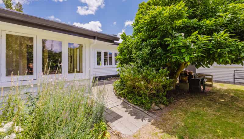 627 Nelson Street North, Mahora