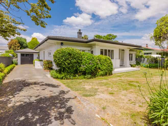 627 Nelson Street North, Mahora