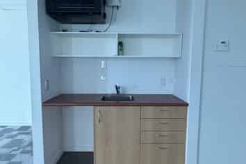 Full-Floor Office in Uptown/Grafton - Move In Now