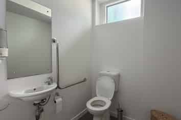 Premium Full-Floor Office in Uptown/Grafton!