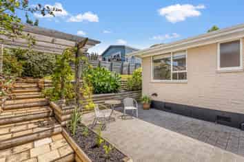 5 Pine Grove, Tairua