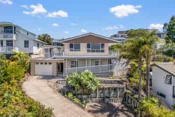 5 Pine Grove, Tairua