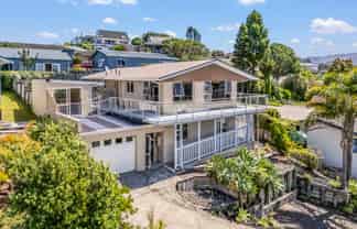5 Pine Grove, Tairua