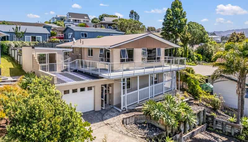 5 Pine Grove, Tairua