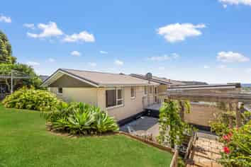 5 Pine Grove, Tairua