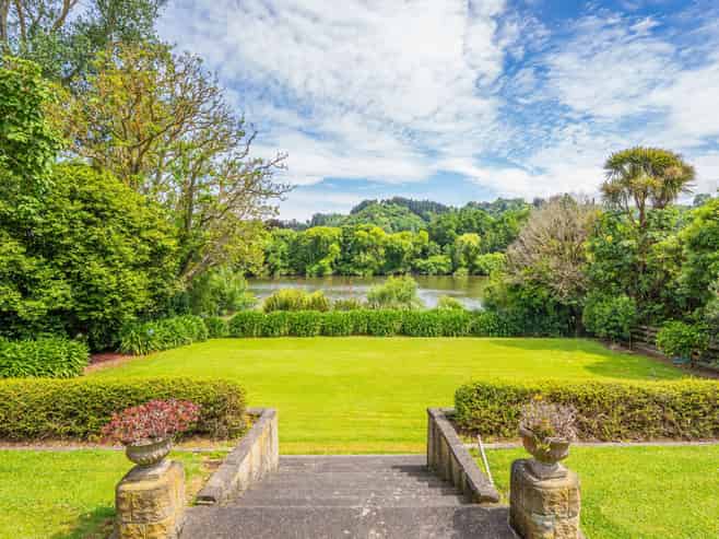 21 Riverbank Road, Okoia