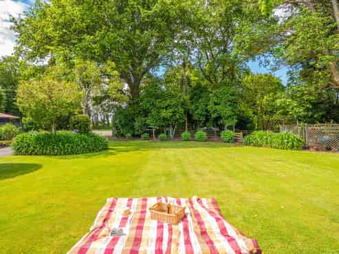 21 Riverbank Road, Okoia