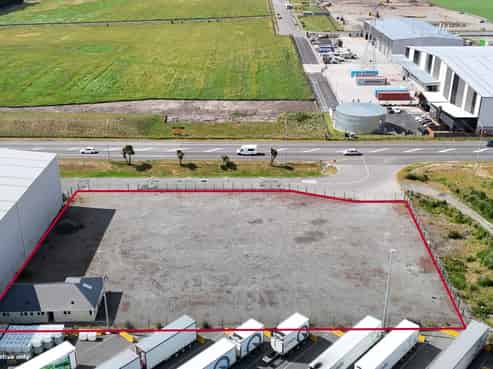 Prime location fenced yard