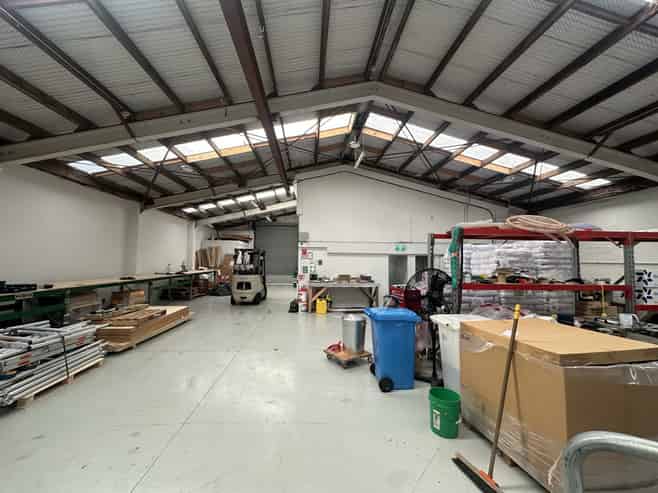 Warehouse with flexible terms