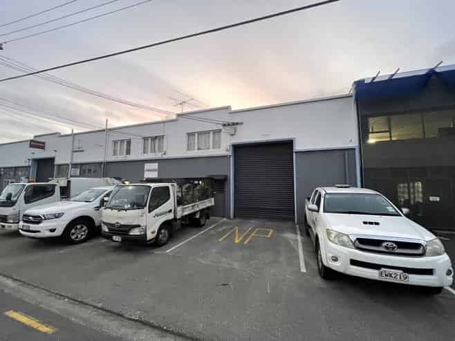 Warehouse with flexible terms