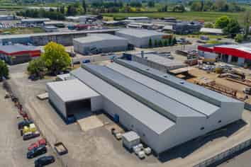 Large Versatile Industrial Warehouse