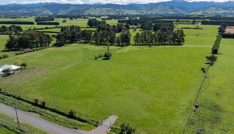 231 Hughes Line, Carterton