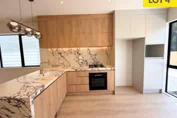 E/16 Imatra Place, Sunnyhills