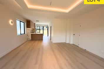 E/16 Imatra Place, Sunnyhills