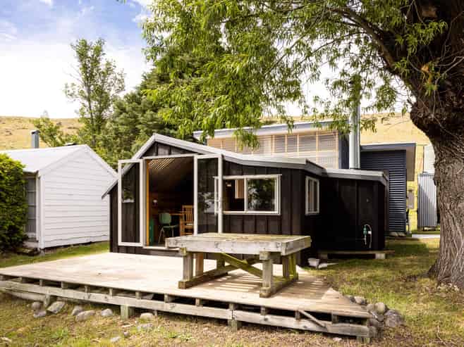  Hut 43, Lake Alexandrina, South End Settlement, Lake Tekapo