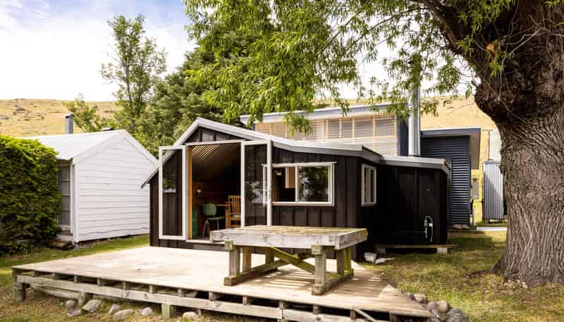  Hut 43, Lake Alexandrina, South End Settlement, Lake Tekapo