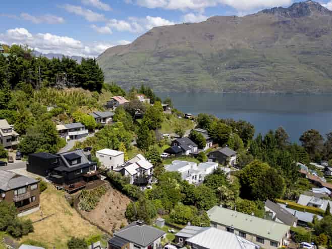 6 MacKinnon Terrace, Sunshine Bay