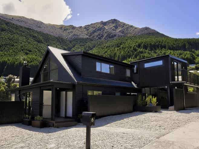 6 MacKinnon Terrace, Sunshine Bay