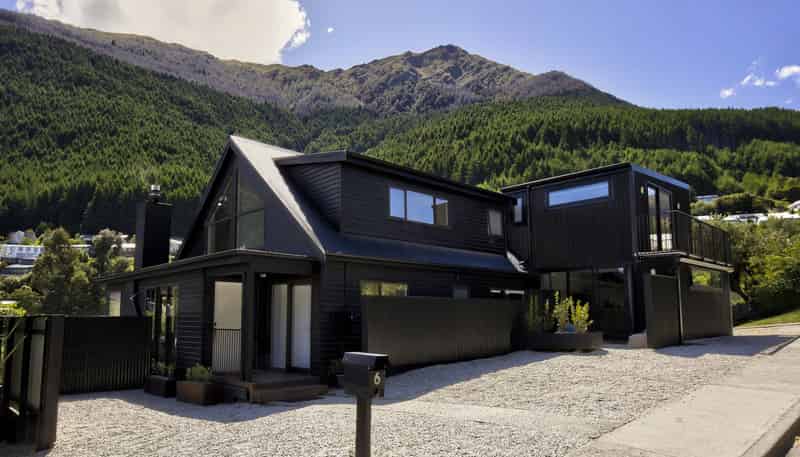 6 MacKinnon Terrace, Sunshine Bay