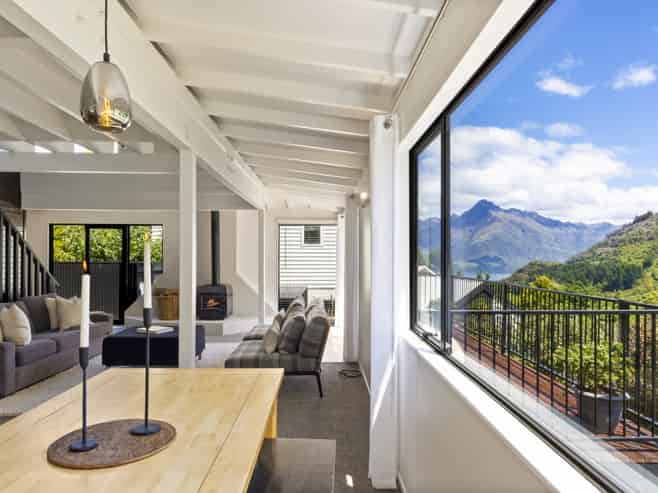 6 MacKinnon Terrace, Sunshine Bay