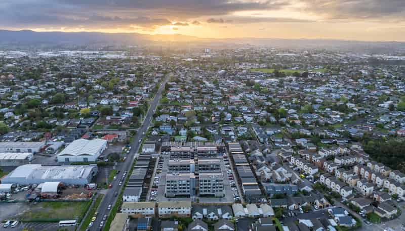 201/3 Rauemi Way, Te Atatu South