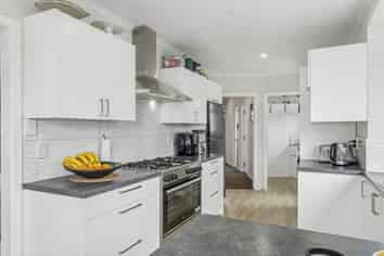 10 Clouston Crescent, Fenton Park