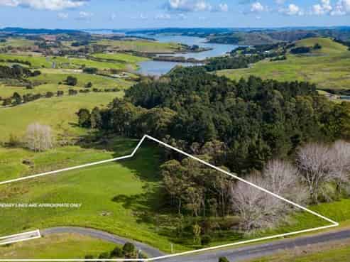 2 Pinetree Close, Kaiwaka