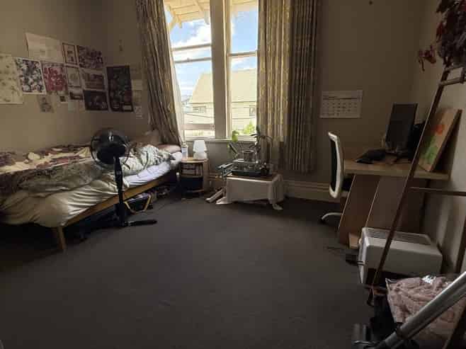 A/4 Rixon Grove, Mount Victoria