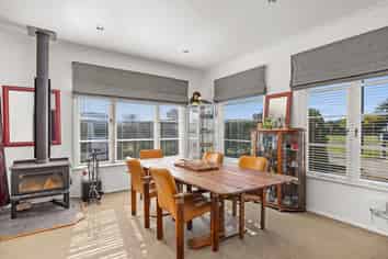 28 Oxford Street, Martinborough