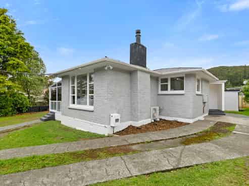 27 Lees Grove, Wainuiomata