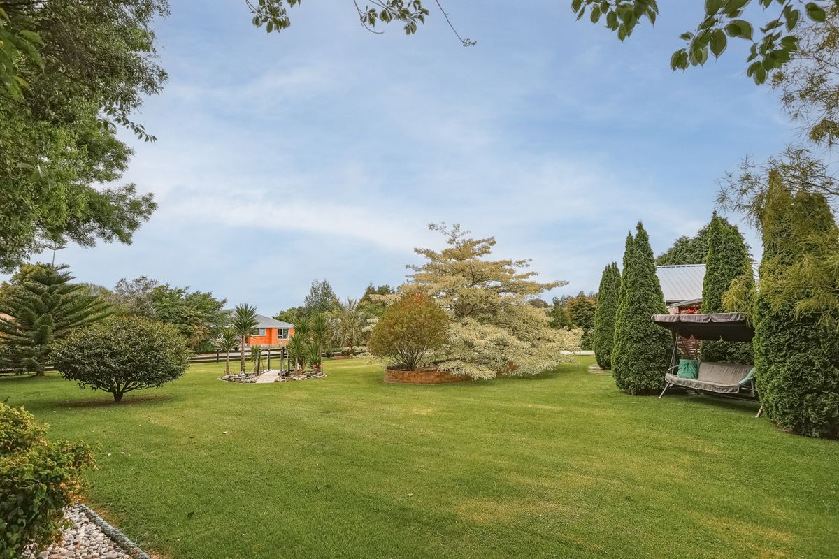 Spacious Living with Immaculate Gardens – pohled 5