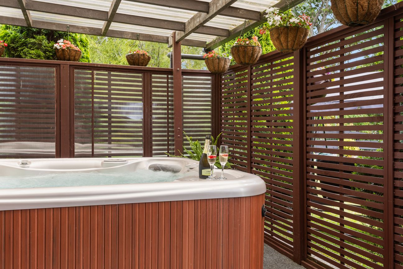 Spacious Living with Immaculate Gardens - Widok 4
