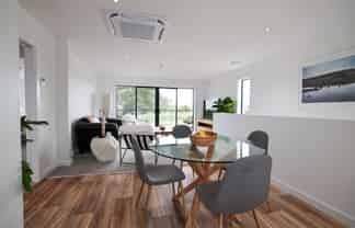 8/15 Keehan Drive, Hilltop