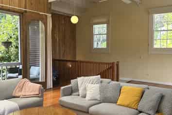 32a Main Street, Hospital Hill