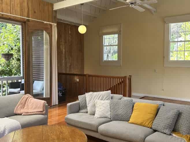 32a Main Street, Hospital Hill