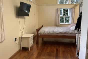 32a Main Street, Hospital Hill