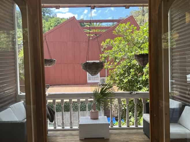 32a Main Street, Hospital Hill