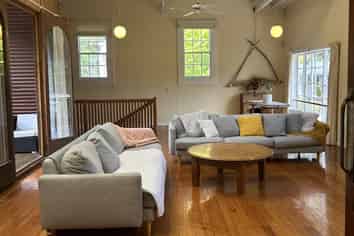 32a Main Street, Hospital Hill