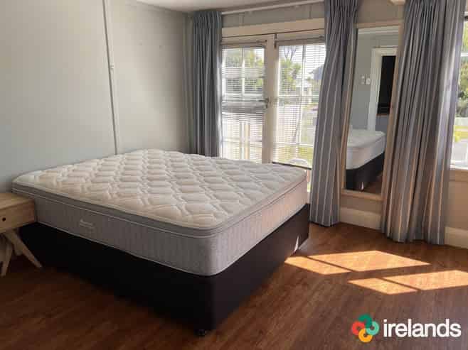 7 Bridge Street , Waikuku Beach