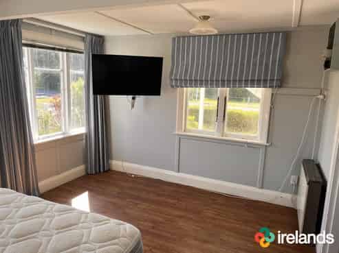 7 Bridge Street , Waikuku Beach