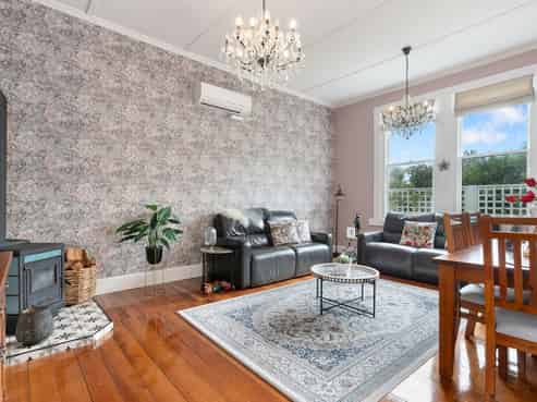 463 High Street South, Carterton