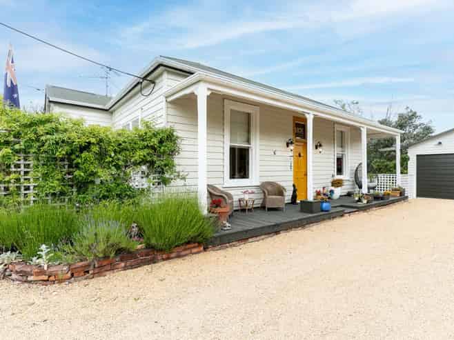 463 High Street South, Carterton