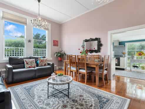 463 High Street South, Carterton