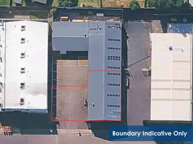 High-Stud Warehouse with Parking