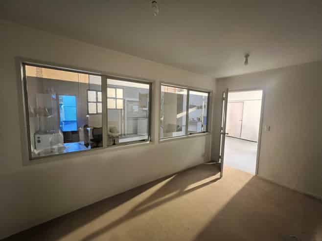 High-Stud Warehouse with Parking